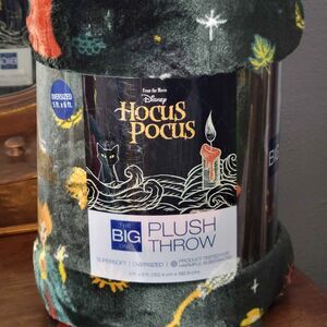 NEW Hocus Pocus Plush Throw 5' x 6'
